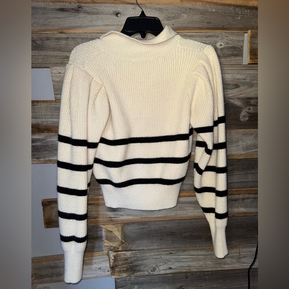 Q&A medium women’s sweater - Picture 2 of 5